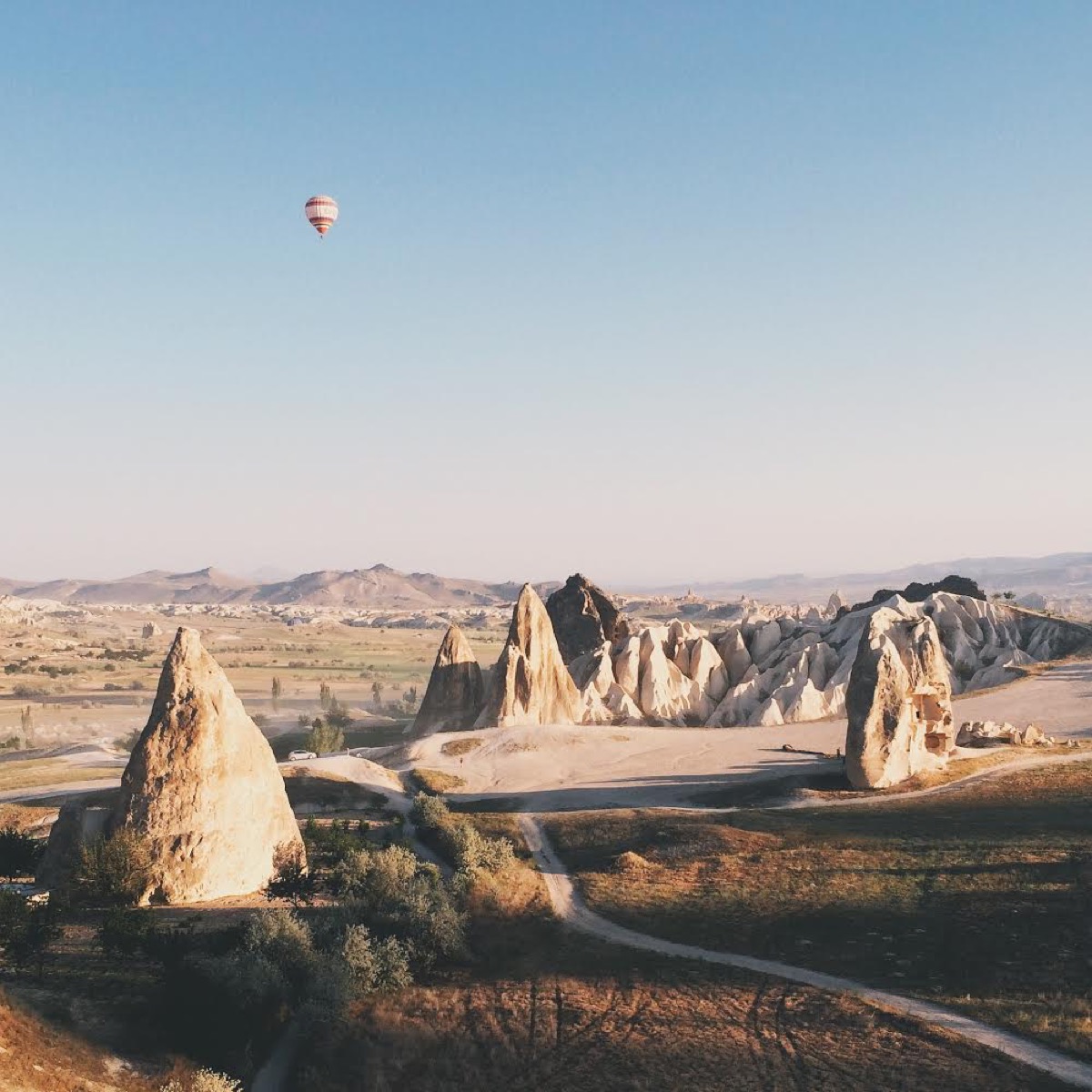 Dan Rubin photo of hot air balloon floating above rock formations